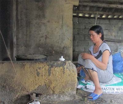 Cảm thương phụ nữ phát điên sau khi nhìn chồng bị sét đánh